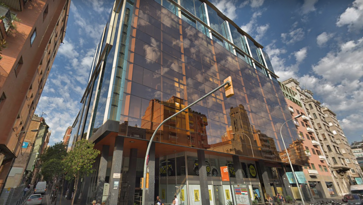 AEW compra un edificio residencial en Barcelona y se suma a la ola del alquiler en España