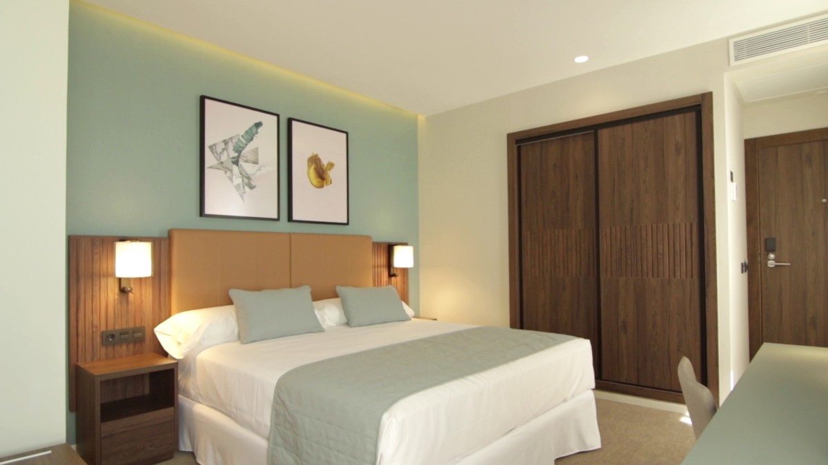 Riu Plaza España dormitorio
