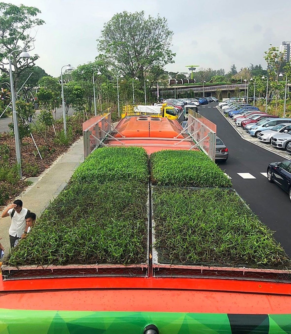 El mobiliario urbano y el transporte público también se pasan al verde: así lucen en Singapur y Holanda