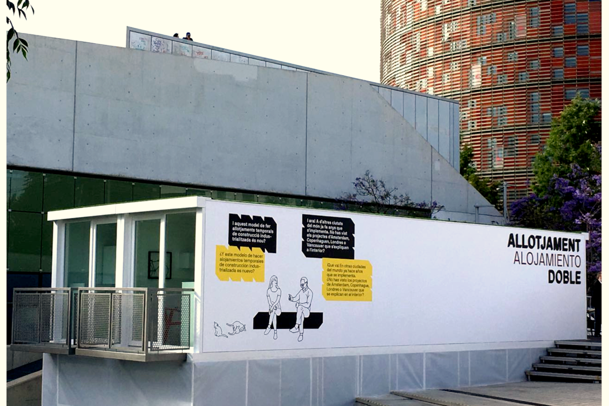 Las casas prefabricadas de Ada Colau empiezan a instalarse en Barcelona
