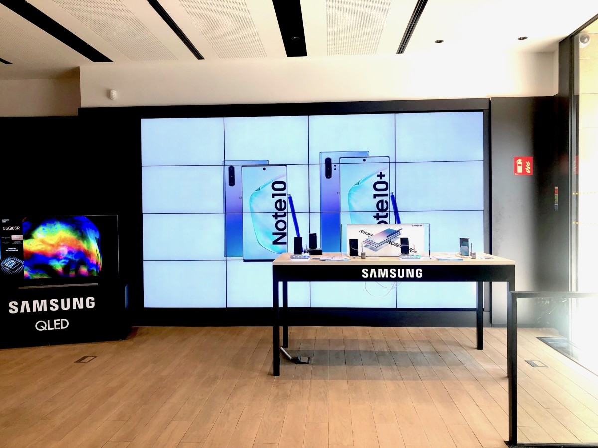 Entre Zara y Desigual: Caixabank estrena ‘flagship’ en plena Plaza Cataluña de Barcelona