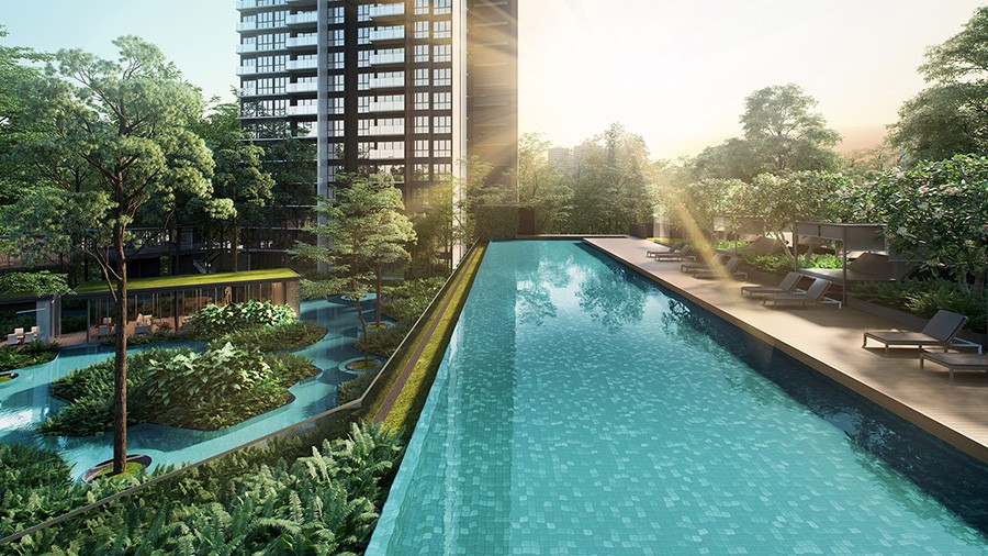 Tiene gimansio, pistas de tenis, zona de juegos...