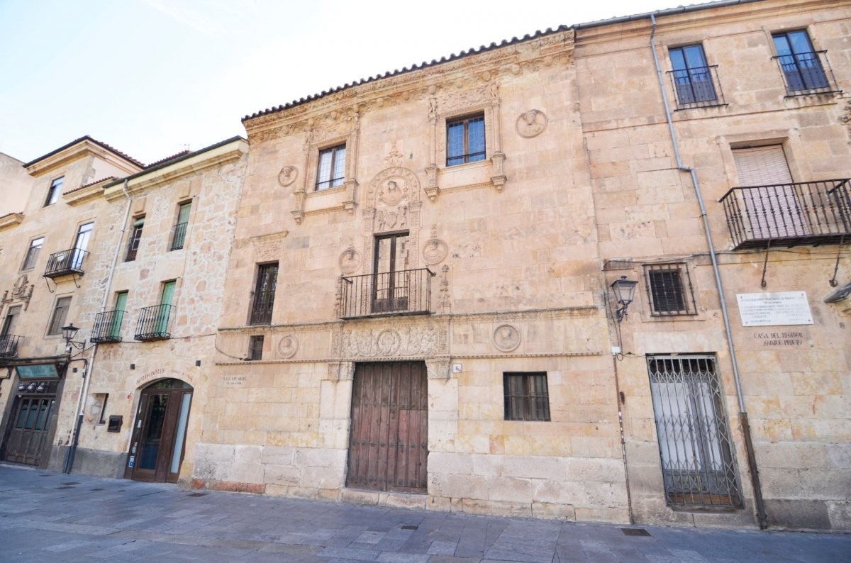 The house from the outside, with skulls on its facade