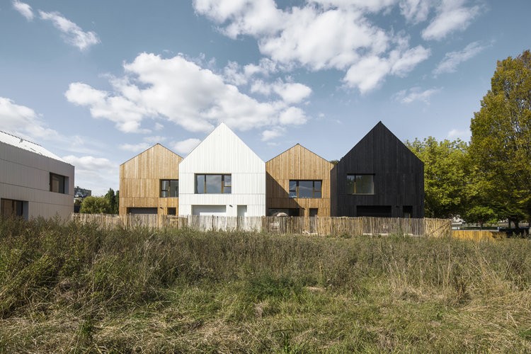 Estas casas prefabricadas de Francia se han convertido en un modelo para la arquitectura ecológica