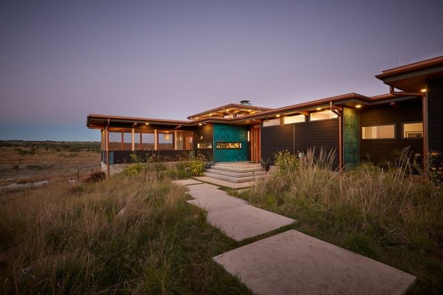 Una impresionante casa prefabricada sostenible, cómoda y muy original