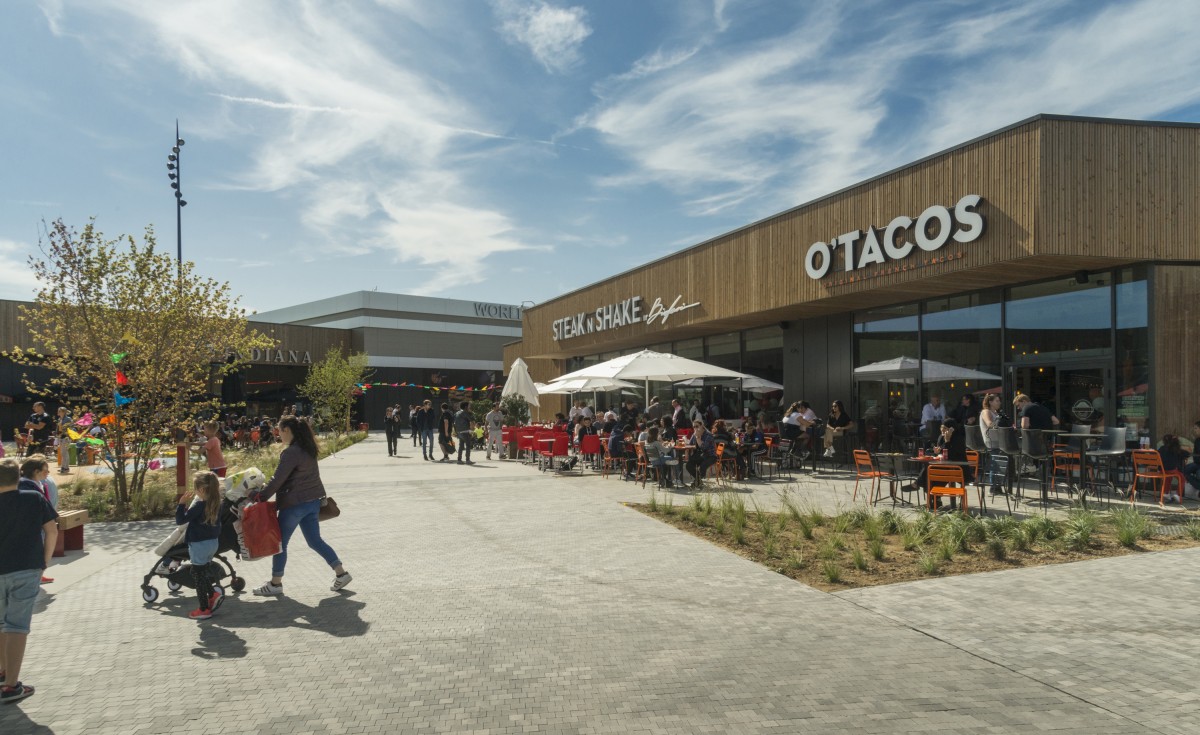 El estudio de arquitectura L35 diseña este centro comercial respetuoso con el medio ambiente