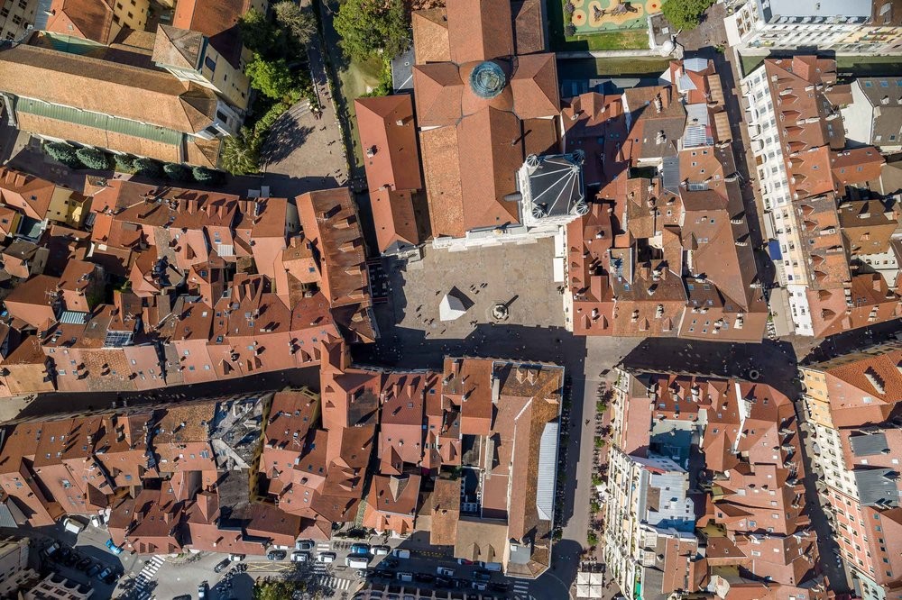 Se encuentra en el centro de la ciudad