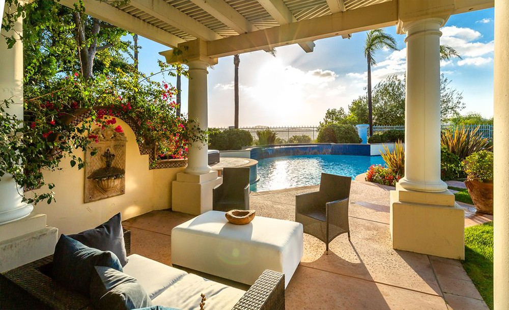 John Travolta se compra esta villa en California por 2,6 millones