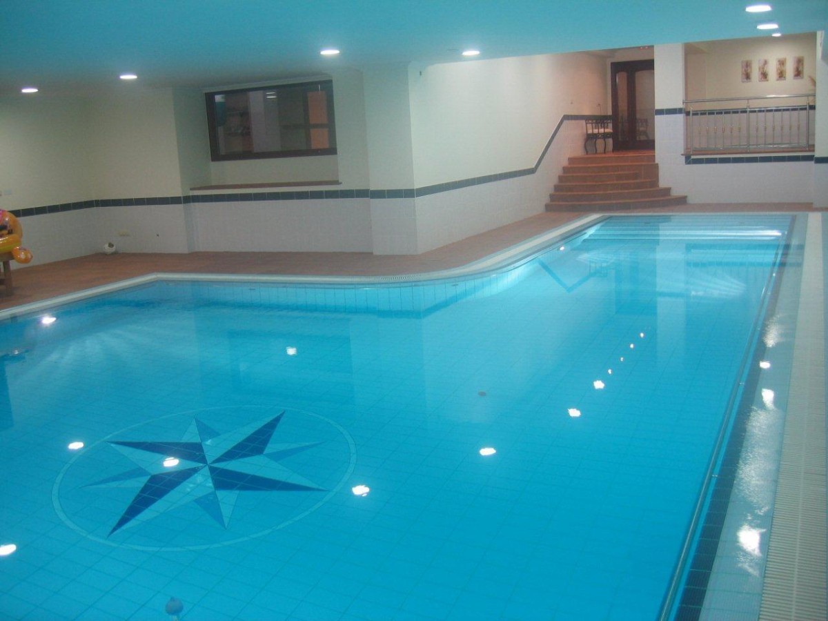 Hallenbad im Keller des Hauses
