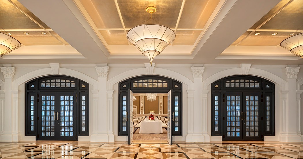El legendario Hotel Raffles en Singapur se ha reabierto más lujoso que nunca