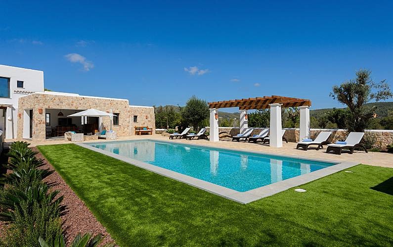 villa-ibiza-piscina-dia