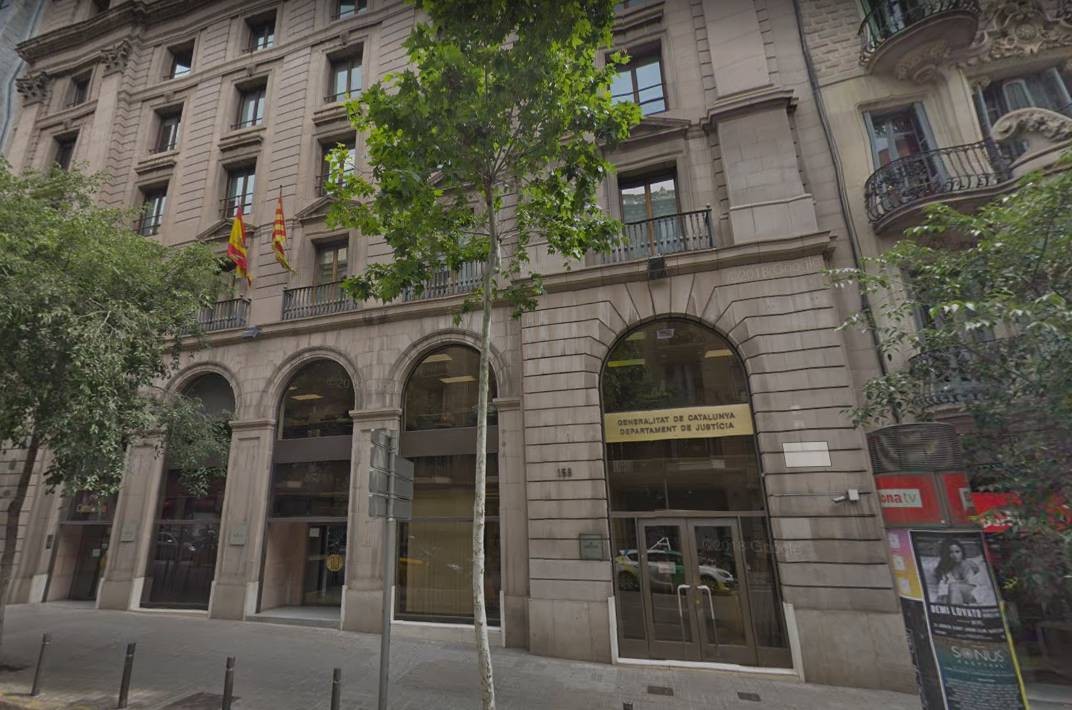 AXA vende por 100 millones de euros ocho edificios de oficinas alquilados a la Generalitat