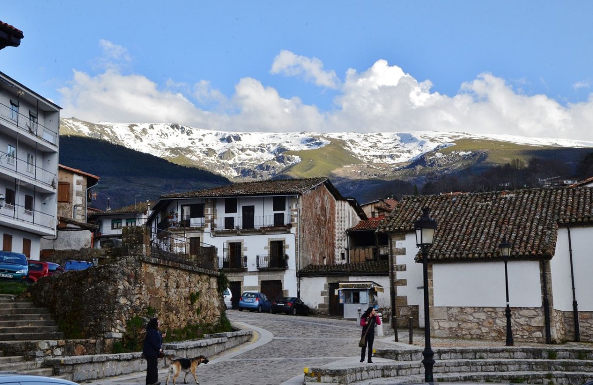 Candelario am Fuße der Serra de Béjar / Wikimedia commons