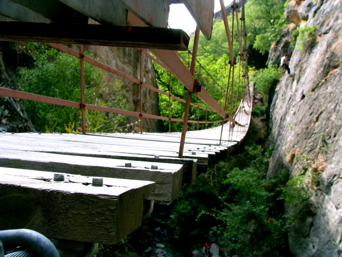 The Cahorros Bridge / flickr.com/photos/arkangel/216385838/