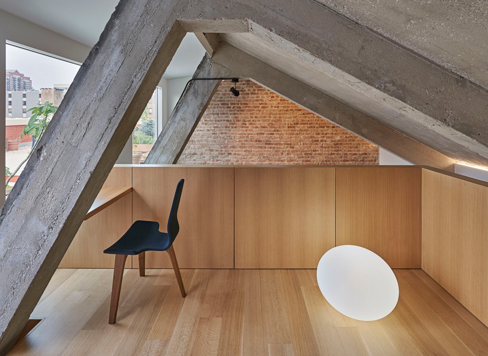 Las vigas le dan el toque industrial