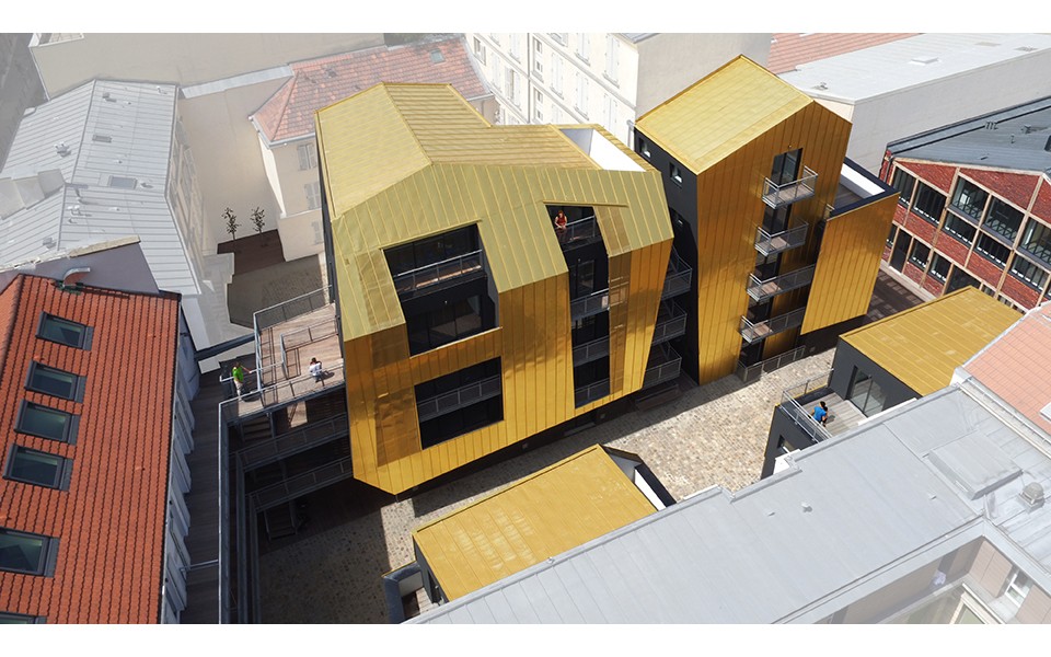 Este peculiar edificio dorado de París está destinado a vivienda social