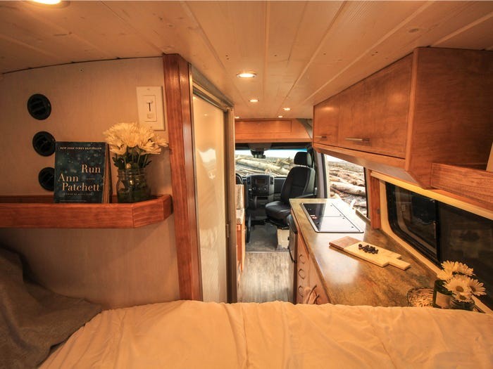 De la cama al asiento