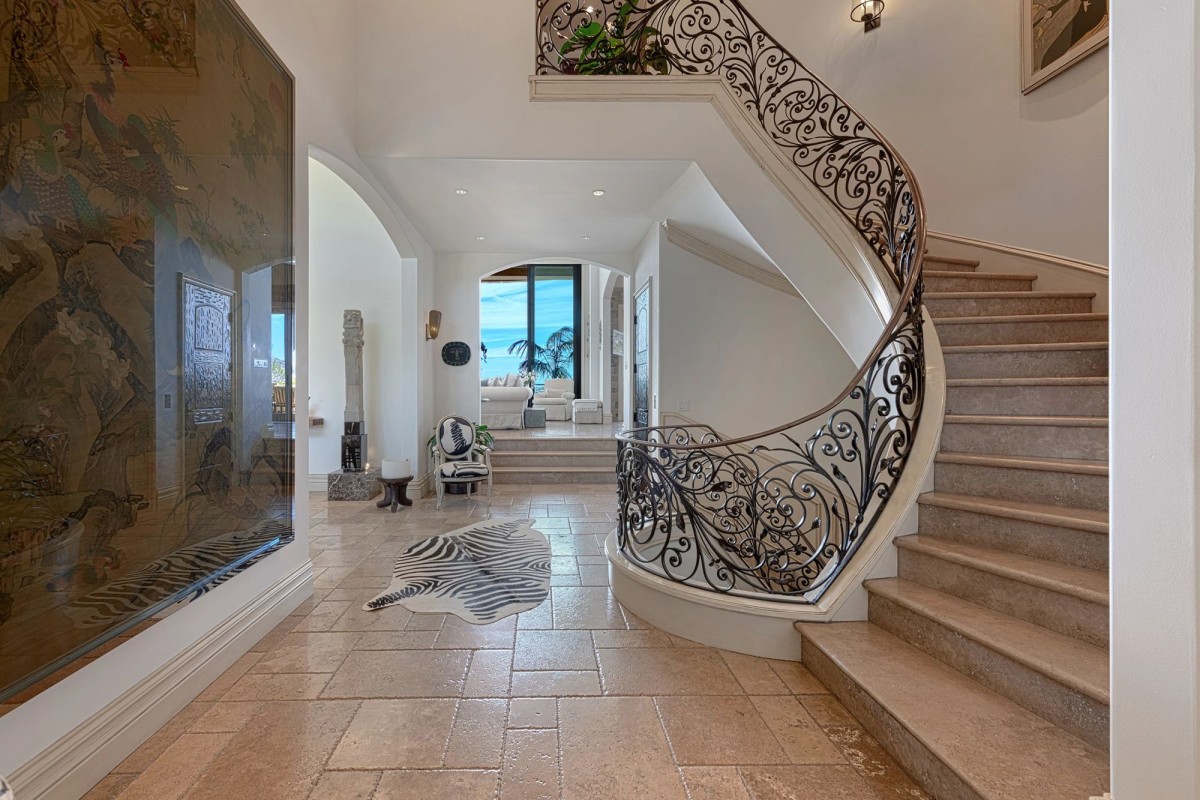 La casa tiene cuatro pisos