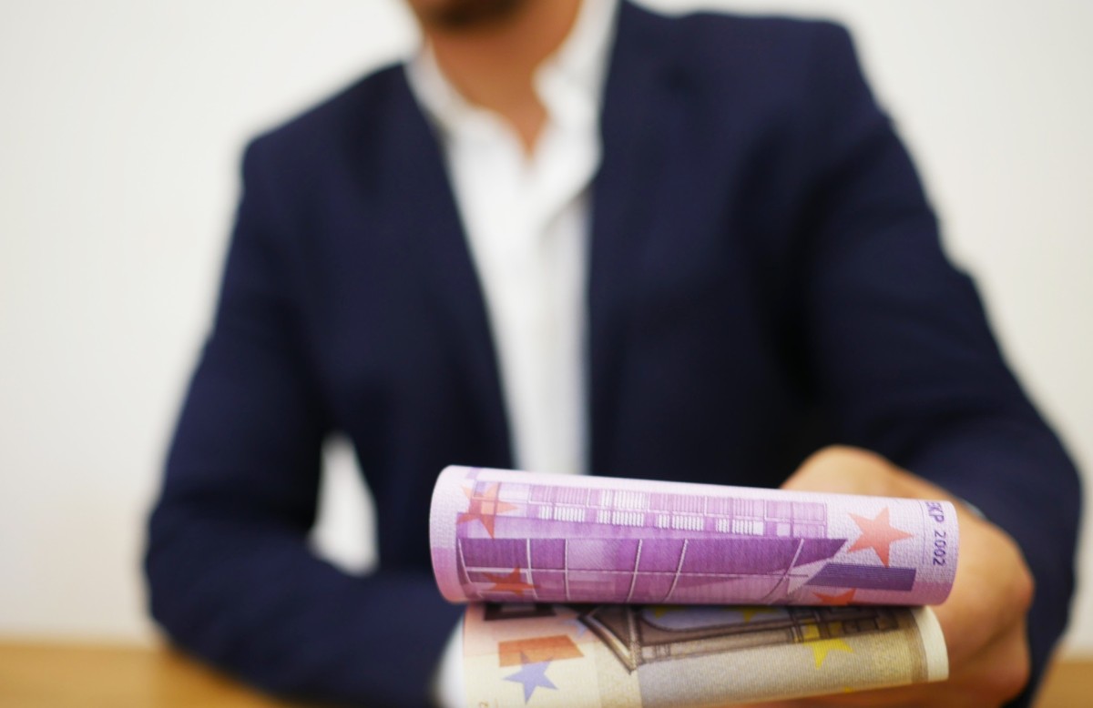 Santander sale de la guerra hipotecaria y sube el interés de sus préstamos