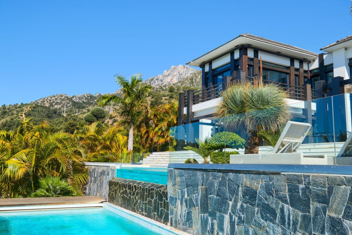 Modern luxury villa for sale in Marbella