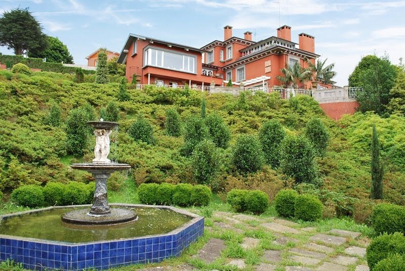 The house is surrounded by fountains and gardens