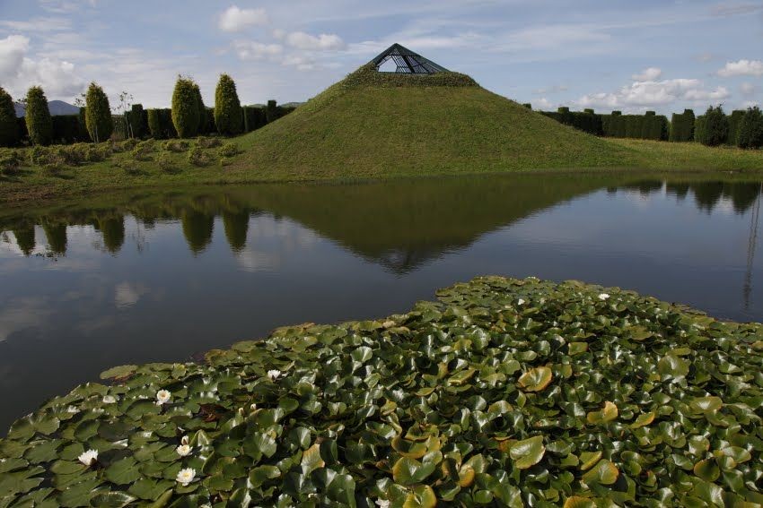 Jardin avec un lac