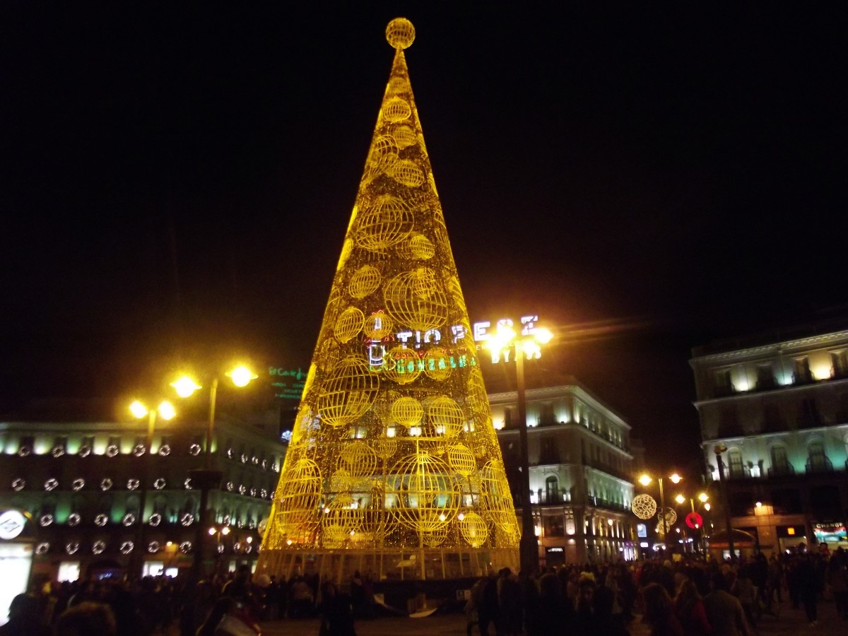 The Christmas tree at Puerta del Sol 