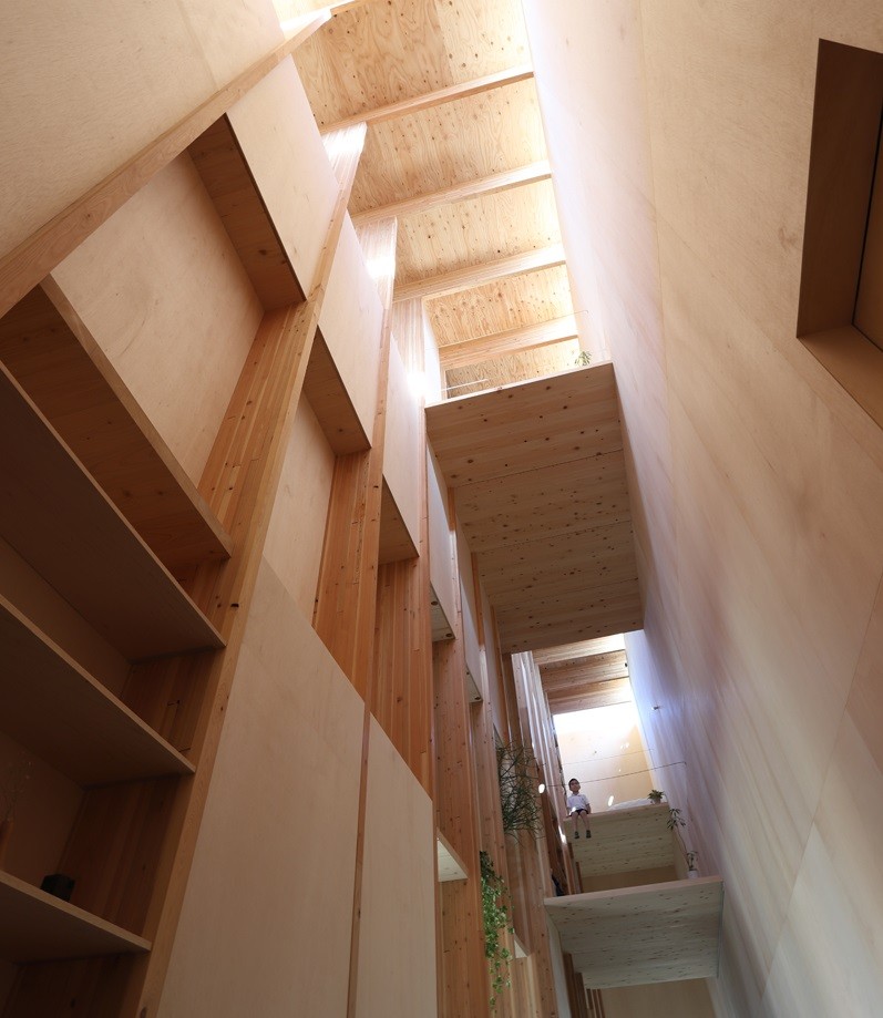 El interior tiene 102 m2