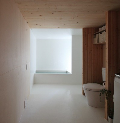 Madera y blanco, protagonistas