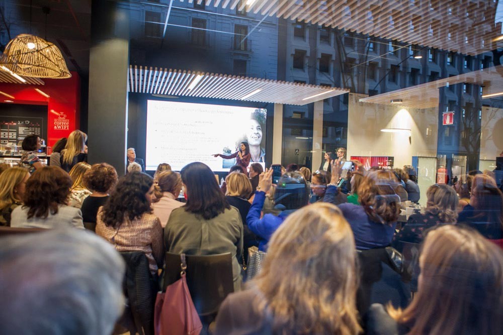 También reuniones, trabajar y hacer gestiones bancarias