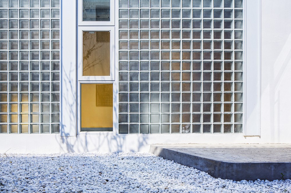 Cuenta con espacio de trabajo, sala de estar y zona de descanso