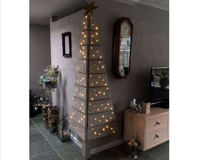Unas luces para darle aspecto navideño
