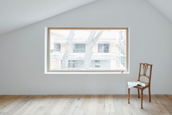 El blanco resalta la madera