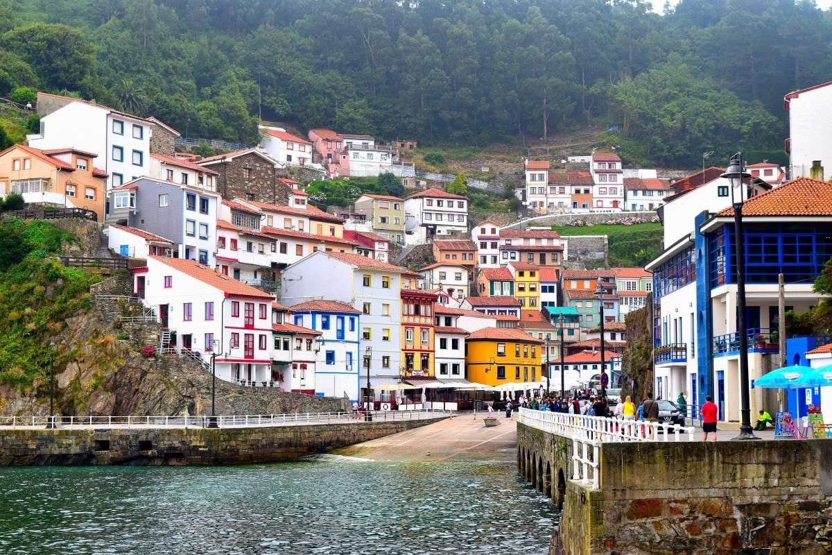 Cudillero en la costa de Asturias