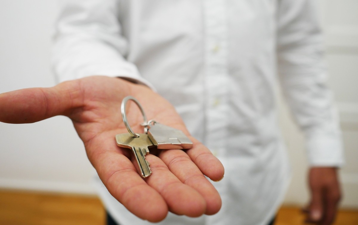 Si vendes tu piso debes avisar a la comunidad: cómo hacerlo con garantías y qué pasa si no lo comunicas