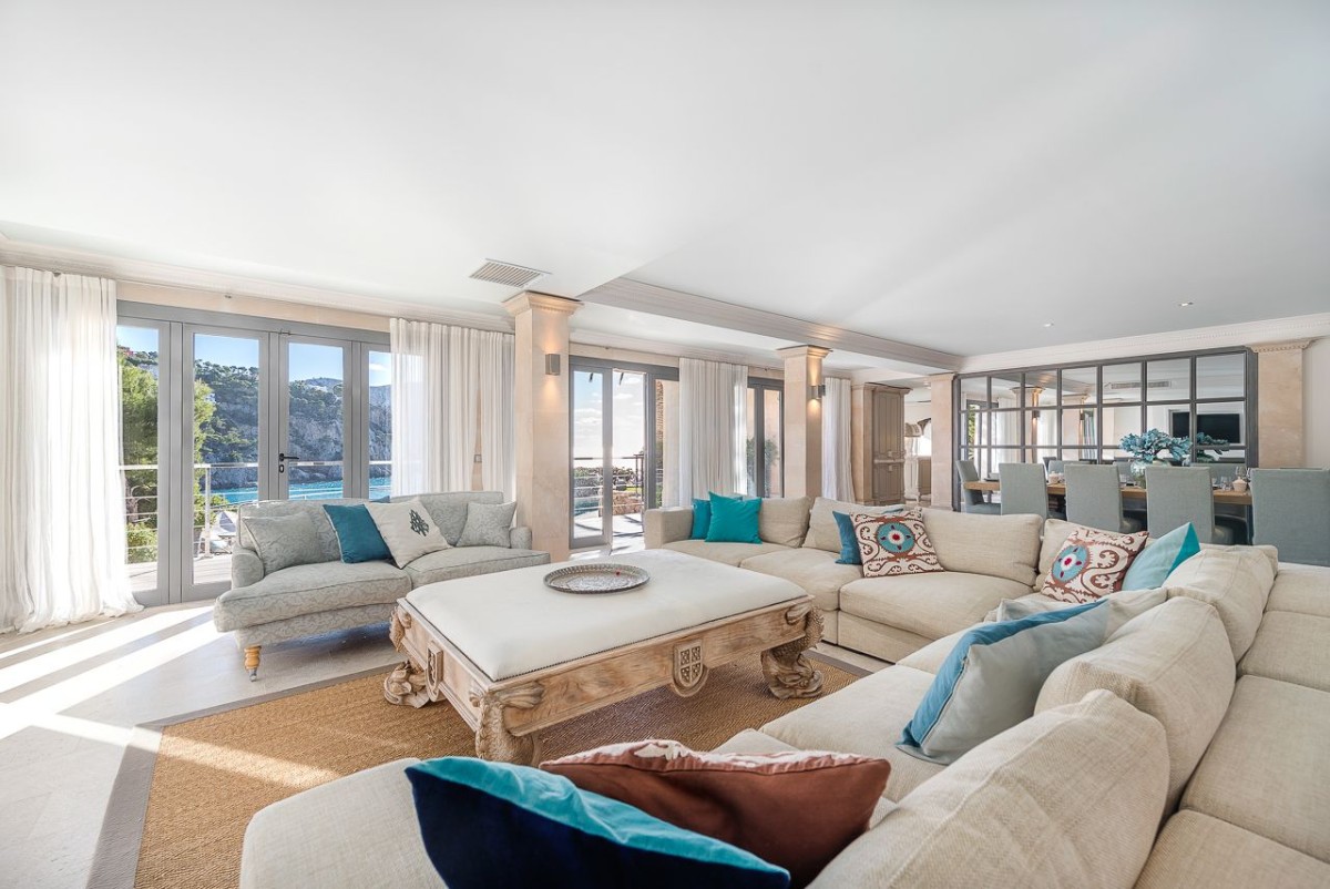 Jeden z przestronnych salonów