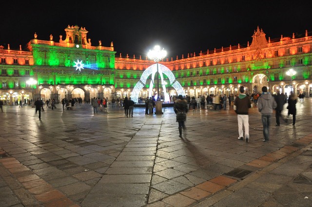 Новогодние украшения в Plaza Mayor / Wikimedia commons