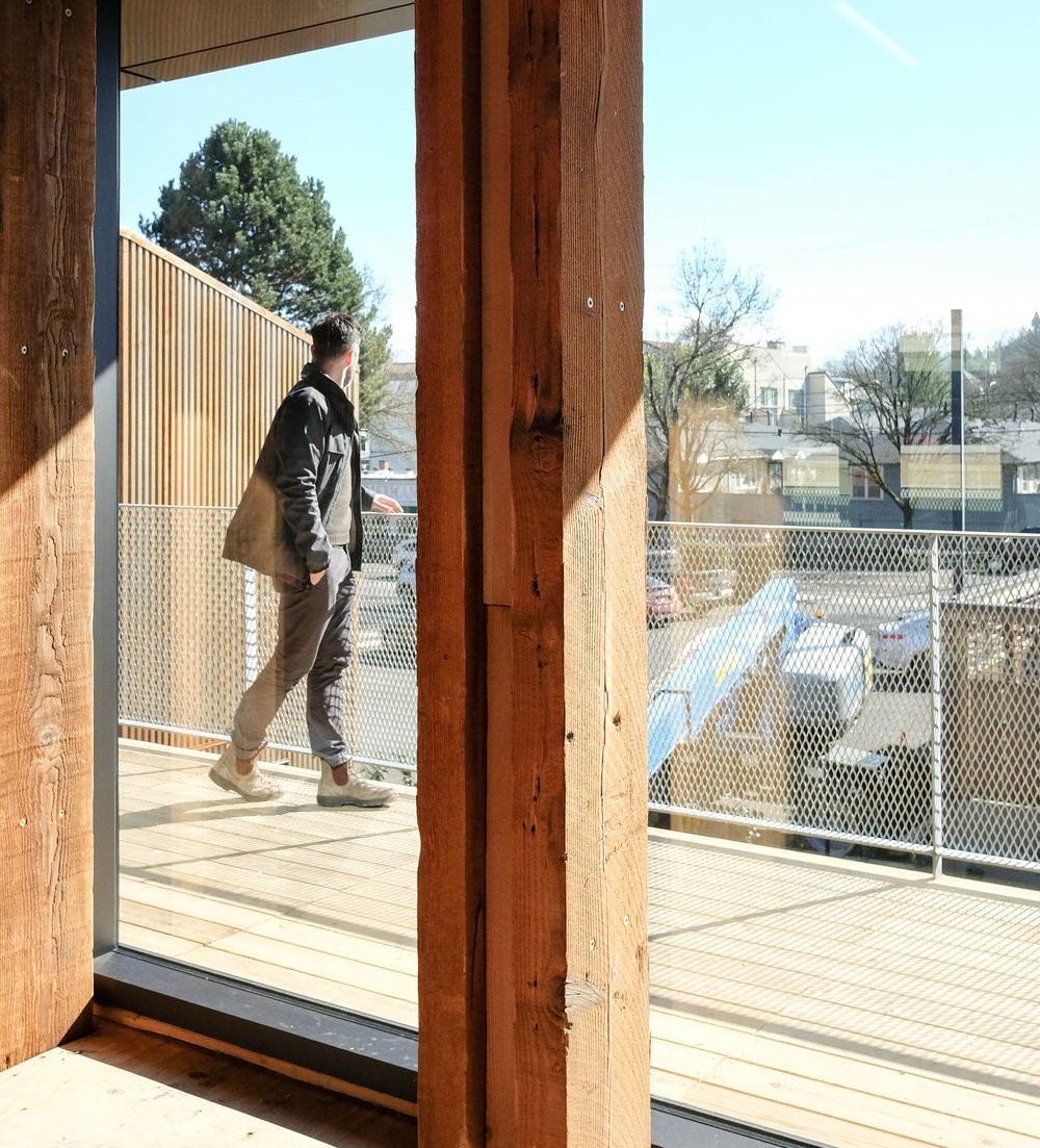 Con mucha luz natural para trabajar