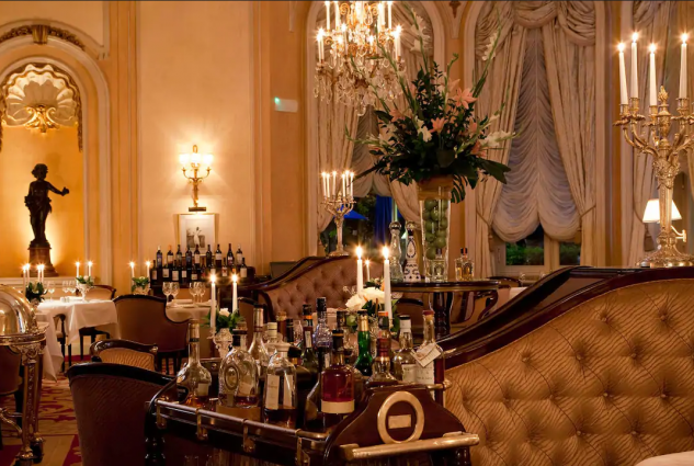 Eine der Bars / Mandarin Oriental