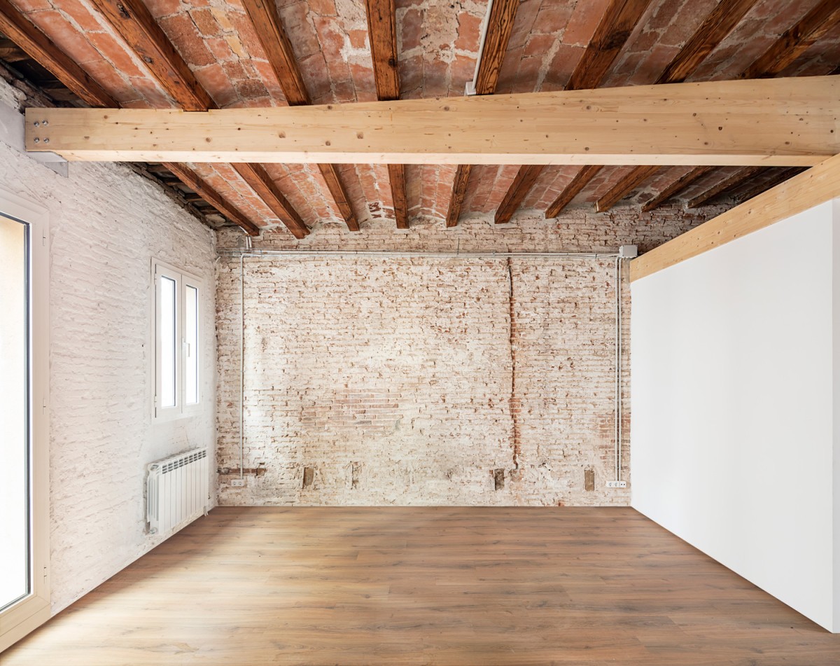 Este ático ha sido reformado con mucho estilo en una de las zonas más populares de Barcelona