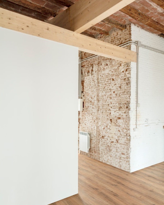 Las vigas del techo, a la vista