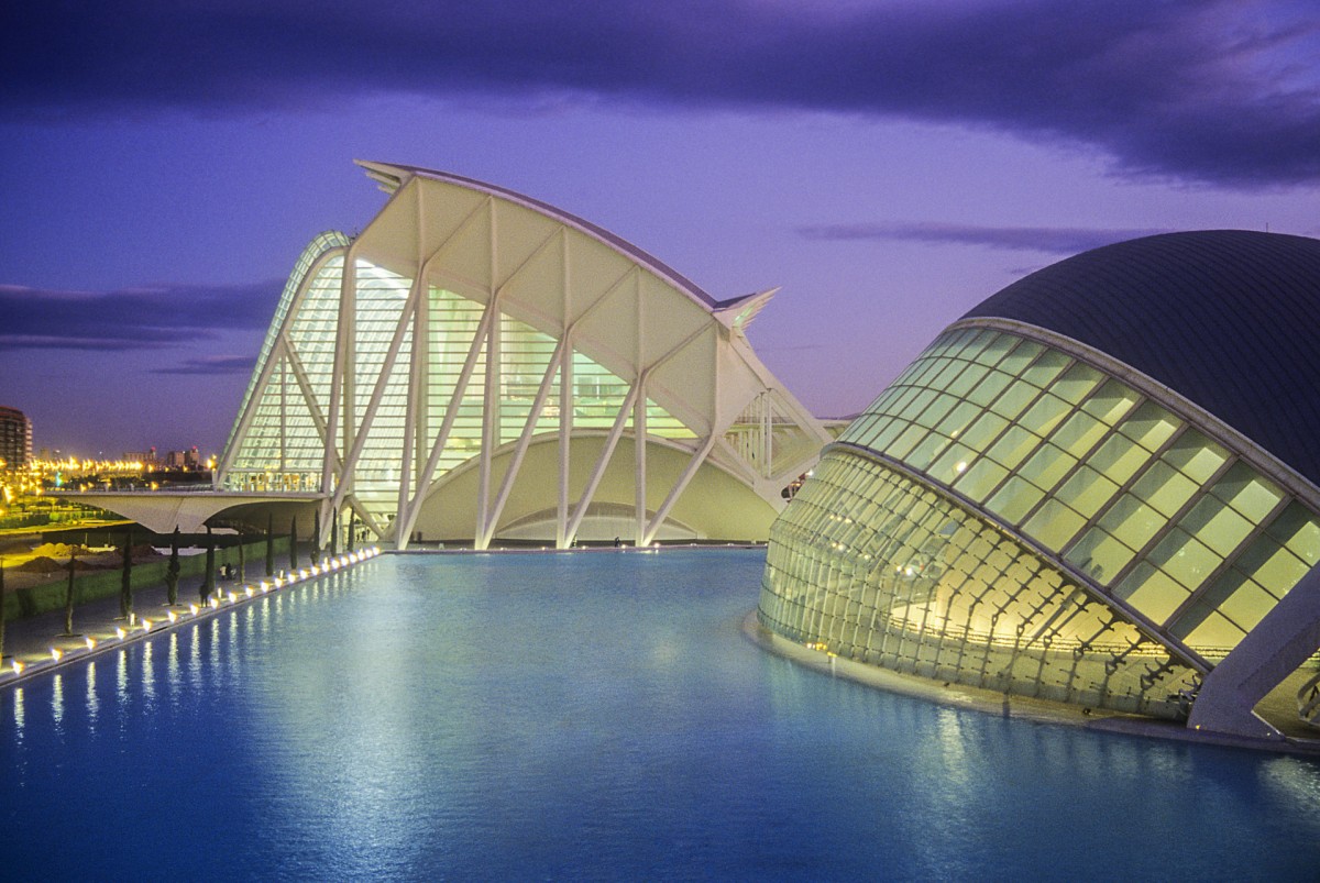 Los hoteles y los pisos turísticos vuelven al centro de Valencia