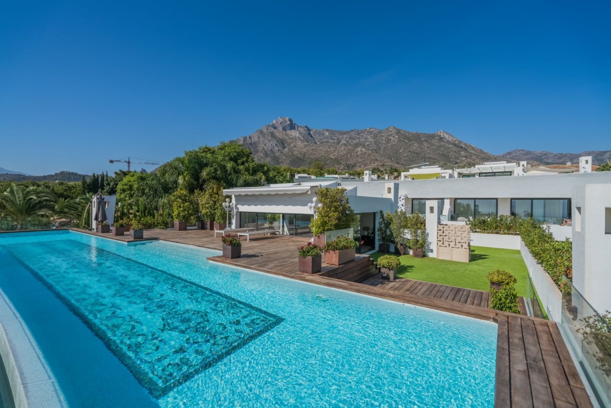 Ce penthouse moderne et élégant près de Marbella est à vendre Ce penthouse moderne et élégant près de Marbella est à vendre