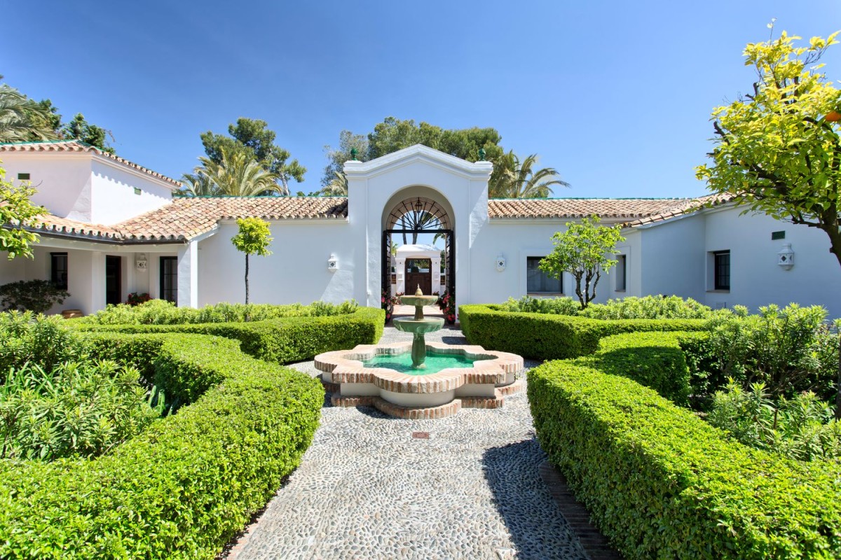 This luxury villa is for sale in Benahavís