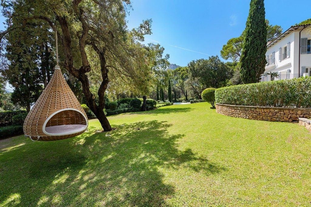 The property has a large garden with lots of spaces for relaxing