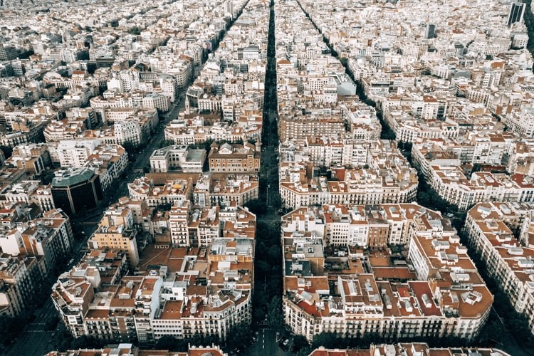 Barcelona este printre cele mai bune orașe pentru străini / Kaspars Upmanis pe Unsplash