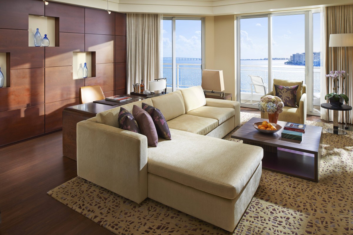 miami-2014-suite-biscayne-living-room