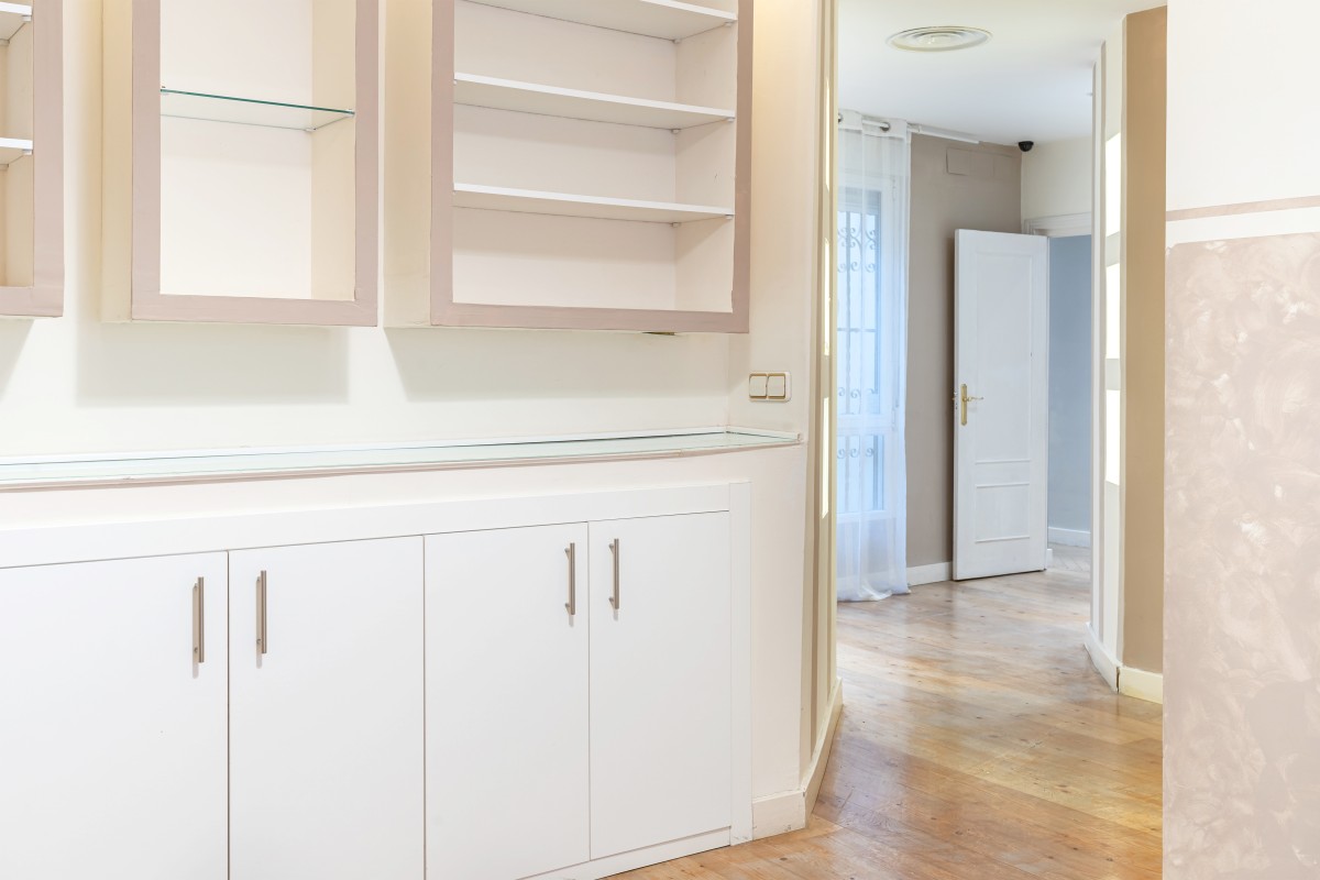 Muebles en tonos claros para dar mas luz