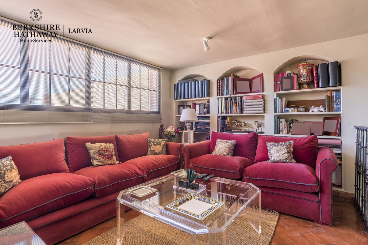 La decoración es clásica, aunque algo recargada