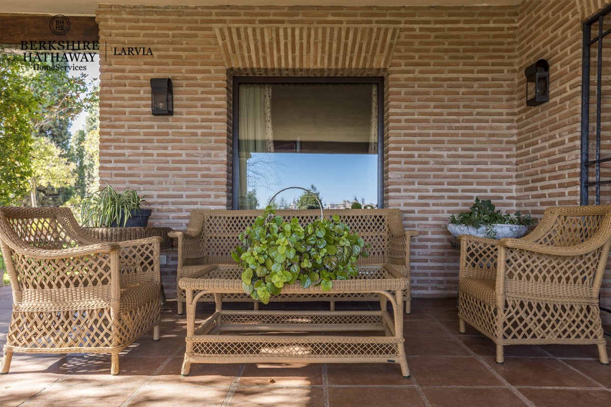 Dos grandes terrazas en la parte delantera y trasera